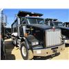 Image 2 : 2015 KENWORTH T800 DUMP, VIN/SN:1NKDGGGG70R499463 - TRI-AXLE, GLIDER KIT, 475 HP CAT C15 ENGINE, 8LL