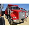 Image 2 : 2014 KENWORTH T800 DUMP, VIN/SN:1NKDGGGG20J425303 - GLIDER KIT, TRI-AXLE, 475 HP CAT C15 ENGINE, 8LL