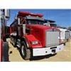 Image 2 : 2014 KENWORTH T800 DUMP, VIN/SN:1NKDGGGG10J385506 - GLIDER KIT, TRI-AXLE, 420 HP CAT C12 ENGINE, 8LL