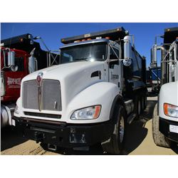 2013 KENWORTH T440 DUMP, VIN/SN:1NKBX57X1DJ352416 - TRI-AXLE, 370 HP CUMMINS ISL9 ENGINE, ALLISON 45