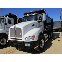 2013 KENWORTH T440 DUMP, VIN/SN:1NKBX5TX8DJ365227 - TRI-AXLE, 370 HP CUMMINS ISL9 ENGINE, ALLISON 45