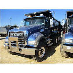2009 MACK GU713 DUMP, VIN/SN:1M2AX09C29M007238 - TRI-AXLE, 425HP MACK MP8 425M ENGINE, 10 SPPED TRAN