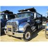 Image 1 : 2009 MACK GU713 DUMP, VIN/SN:1M2AX09C49M007239 - TRI-AXLE, MACK MP8-425M ENGINE, MACK T310M 10 SPD T