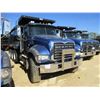Image 2 : 2009 MACK GU713 DUMP, VIN/SN:1M2AX09C49M007239 - TRI-AXLE, MACK MP8-425M ENGINE, MACK T310M 10 SPD T
