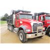 Image 2 : 2008 MACK GU713 DUMP, VIN/SN:1M2AX09C28M003804 - TRI-AXLE, MACK MP8425M DIESEL ENGINE, T310 10 SPEED