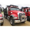 Image 2 : 2008 MACK GU713 DUMP, VIN/SN:1M2AX09C98M003797 - TRI-AXLE, MACK MP8425M DIESEL ENGINE, T310 10 SPEED