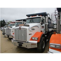 2007 KENWORTH T800 DUMP, VIN/SN:1NKDXUEX77J171728 - TRI-AXLE, 470 HP CAT ENGINE, 8LL SPD TRANS, 44K