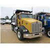 Image 2 : 2005 KENWORTH T800 DUMP, VIN/SN:1NKDXBTX75J079779 - TRI-AXLE, CAT 475 HP C15 ACERT ENGINE, 8LL TRANS