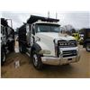 Image 2 : 2007 MACK CTP 713 DUMP, VIN/SN:1M2AT13C57M003420 - T/A, 405HP MACK MP7-405 DIESEL ENGINE, 10 SPD TRA