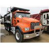 Image 2 : 2007 MACK CV713 TRUCK TRACTOR, VIN/SN:1M2AG11C07M062561 - TRI-AXLE, MACK DIESEL ENGINE, 10 SPD TRANS