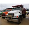 Image 1 : 2007 MACK CV713 DUMP, VIN/SN:1M2AG11C27M066398 - T/A, AI 427 MACK DIESEL ENGINE, 8LL TRANS, 44K REAR