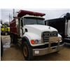Image 2 : 2007 MACK CV713 DUMP, VIN/SN:1M2AG11C27M066398 - T/A, AI 427 MACK DIESEL ENGINE, 8LL TRANS, 44K REAR