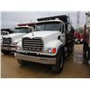 Image 1 : 2005 MACK CV713 DUMP, VIN/SN:1M2AG11C15M021028 - TRI-AXLE, MACK AI-400 ENGINE, MACK T310M 10 SPD TRA