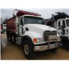 Image 2 : 2005 MACK CV713 DUMP, VIN/SN:1M2AG11C85M021026 - TRI-AXLE, MACK DIESEL ENGINE, MACK T310M 10 SPEED T