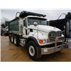 Image 2 : 2005 MACK CV713 DUMP, VIN/SN:1M2AG11C45M022075 - TRI-AXLE, 310 HP MACK DIESEL ENGINE, MACK T310 10 S