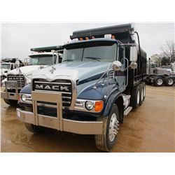 2005 MACK CV713 DUMP, VIN/SN:1M2AG11C15M023927 - TRI-AXLE, MACK DIESEL ENGINE, 10 SPD TRANS, 44K REA