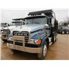 Image 1 : 2005 MACK CV713 DUMP, VIN/SN:1M2AG11C15M023927 - TRI-AXLE, MACK DIESEL ENGINE, 10 SPD TRANS, 44K REA