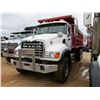 Image 1 : 2006 MACK CV713 DUMP, VIN/SN:1M2AG11C66M043494 - AMI 335 ENGINE, 10 SPEED TRANS, CAMELBACK SUSP, 18,