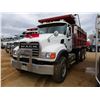 Image 1 : 2005 MACK CV13 DUMP, VIN/SN:1M2AG11C05M016628 - AMI 370 ENGINE, 10 SPEED TRANS, CAMELBACK SUSP, 18,0