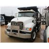 Image 1 : 2004 MACK CV713 DUMP, VIN/SN:1MZAG11C74M011862 - TRI-AXLE, 370H AMI MACK DIESEL ENGINE, 10 SPEED TRA