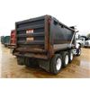 Image 3 : 2004 MACK CV713 DUMP, VIN/SN:1MZAG11C74M011862 - TRI-AXLE, 370H AMI MACK DIESEL ENGINE, 10 SPEED TRA