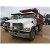 Image 1 : 2004 MACK CV713 DUMP, VIN/SN:1M2AG11C84M009196 - TRI-AXLE, Al 427 MACK DIESEL ENGINE, 8LL TRANS, 44K