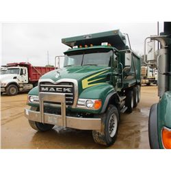 2002 MACK CV713 DUMP, VIN/SN:1M2AG11C52M002428 - TRI-AXLE, 427 HP MACK E7-427 DIESEL ENGINE, 9LL TRA
