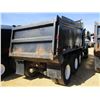 Image 3 : 2005 INTERNATIONAL 7600 DUMP, VIN/SN:1HTWYAHT75J132152 - TRI-AXLE, CUMMINS DIESEL ENGINE, ALLISON A/