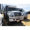 Image 2 : 2005 INTERNATIONAL 7600 DUMP, VIN/SN:1HTWYAHT55J132151 - TRI-AXLE, CUMMINS DIESEL ENGINE, ALLISON A/