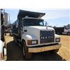 Image 2 : 2004 MACK CH613 DUMP, VIN/SN:1M1AA18Y54N156769 - TRI-AXLE, MACK ENGINE, 18 SPD TRANS, 44K REARS, 18K