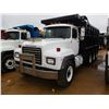 Image 2 : 2001 MACK RD688S DUMP TRUCK, VIN/SN:1M2P324C11M055424 - T/A, MACK E7 DIESEL ENGINE, 8LL TRANS, 16' D