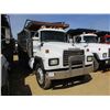 Image 2 : 1999 MACK RD688S DUMP, VIN/SN:1M2P267C0XM040735 - TRI-AXLE, E7-350 MACK DIELSE ENGINE, 8LL TRANS, 16