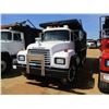 Image 1 : 1999 MACK RD688S DUMP, VIN/SN:1M2P267C8XM045682 - TRI-AXLE, E7-350 MACK DIELSE ENGINE, 8LL TRANS, EN