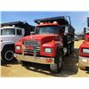 Image 1 : 2000 MACK RD688S DUMP, VIN/SN:1M2P324C6YM049449 - TRI-AXLE, MACK E7-400E DIESEL ENGINE, 8LL TRANS, 4