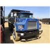 Image 2 : 2000 MACK DM690S DUMP, VIN/SN:1M2B209C9YM0217598 - TRI-AXLE, MACK DIESEL ENGINE, 6 SPEED TRANS, 16'