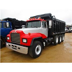 2000 MACK RD688S DUMP, VIN/SN:1M2P267C3YM048474 - TRI-AXLE, 350 HP MACK DIESEL ENGINE, 8LL TRANS, 16