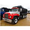 Image 1 : 2000 MACK RD688S DUMP, VIN/SN:1M2P267C3YM048474 - TRI-AXLE, 350 HP MACK DIESEL ENGINE, 8LL TRANS, 16