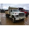Image 2 : 1994 FORD F900 DUMP, VIN/SN:1FDYL90ESRVA03160 - T/A, FORD DIESEL ENGINE, A/T, 40K REARS, 12K FRONT,