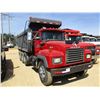 Image 2 : 1994 MACK RD688S DUMP, VIN/SN:1M2P267C1RMO18813 - TRI-AXLE, MACK DIESEL ENGINE, 8LL TRANS, 16' STEEL