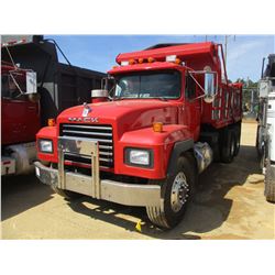 1993 MACK DUMP, VIN/SN:1M2P264C5PM012224 - T/A, 300 HP MACK DIESEL ENGINE, 8LL TRANS, 40K REARS, 18K