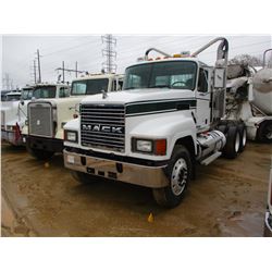 2001 MACK CH613 TRUCK TRACTOR, VIN/SN:1M1AA18Y31W137983 - T/A, E7-460HP MACK DIESEL ENGINE, 10 SPEED