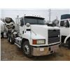 Image 2 : 2001 MACK CH613 TRUCK TRACTOR, VIN/SN:1M1AA13Y31W139031 - T/A, MACK E7-350 ENGINE, 6 SPEED TRANS, 38
