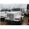 Image 1 : 2000 FREIGHTLINER TRUCK TRACTOR, VIN/SN:1FUW3MDA2YPF77638 - S/A, 330 HP CUMMINS DIESEL ENGINE, 10 SP