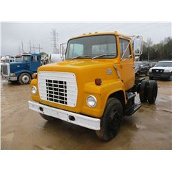 1982 FORD 700 TRUCK TRACTOR, VIN/SN:1FDWN70H3CVA18649 - S/A, FORD GAS ENGINE, 5 SPEED TRANS, 9.00-20