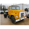 Image 2 : 1982 FORD 700 TRUCK TRACTOR, VIN/SN:1FDWN70H3CVA18649 - S/A, FORD GAS ENGINE, 5 SPEED TRANS, 9.00-20