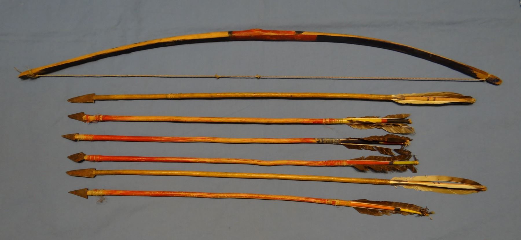 Plains Indian bow & arrows, vintage, 6 feathered arrows with trade