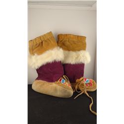 Beaded child's leggings w/rabbit fur trim, newer