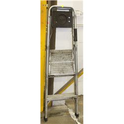 FOLDING ALUMINUM 2 STEP LADDER