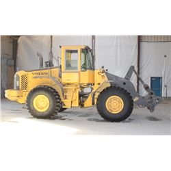 VOLVO L110E WHEEL LOADER WITH BUCKET