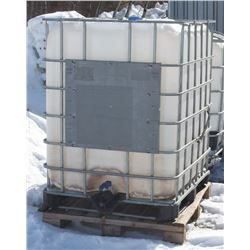 300 GALLON WATER TANK WITH CAGE